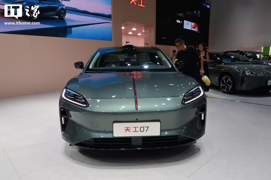 红旗天工 07 中大型纯电轿车开启预售：最高纯电续航 730km，限时 16.99 万元起