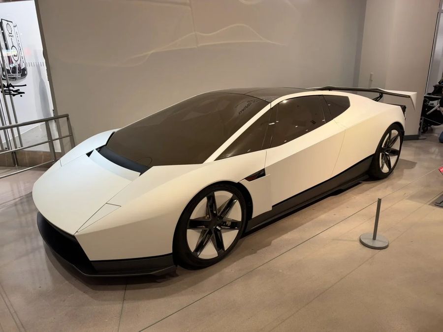 搭载冷气推进系统，特斯拉新款 Roadster 在洛杉矶彼得森汽车博物馆展出